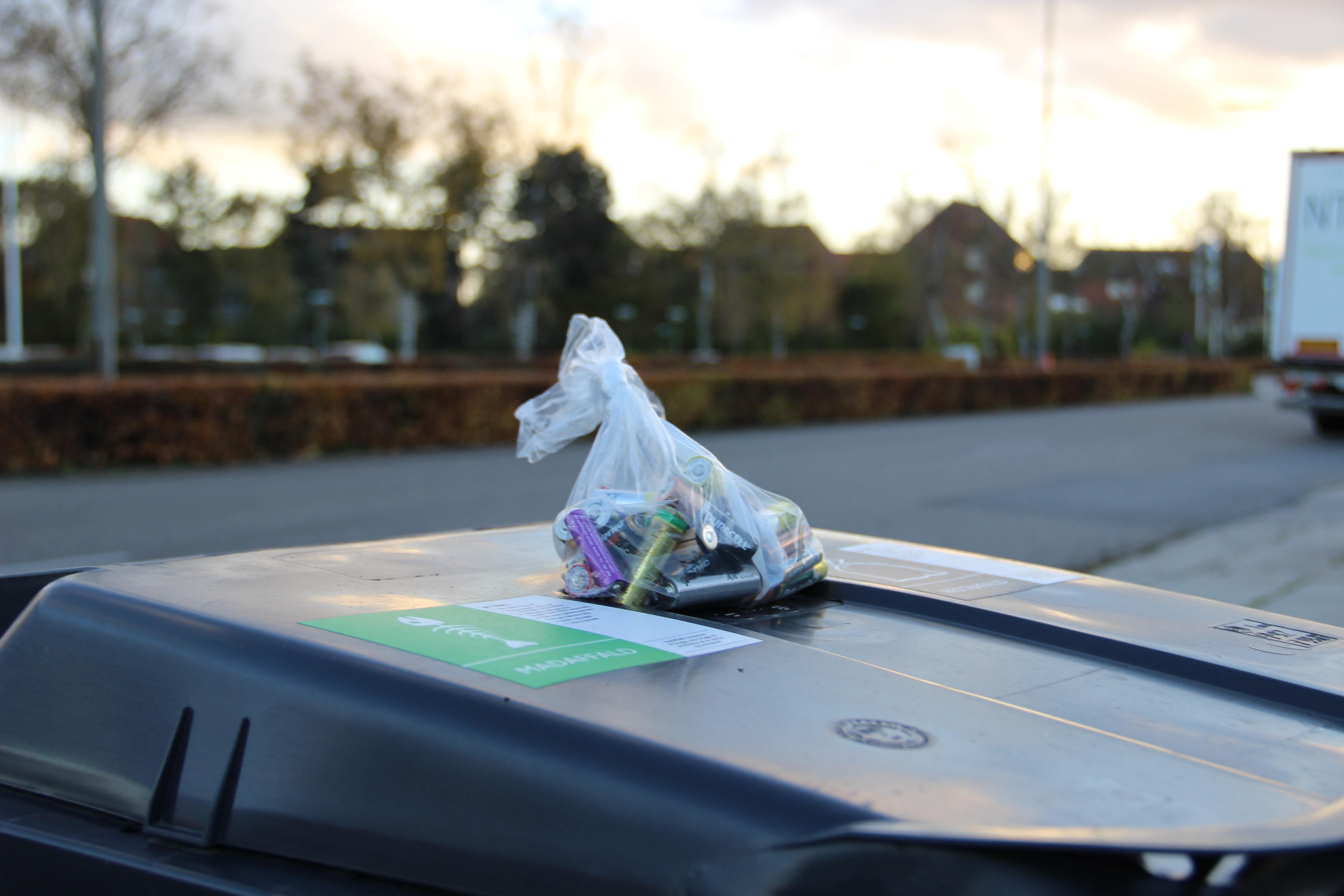 Four ways to hand in batteries Odense Renovation English